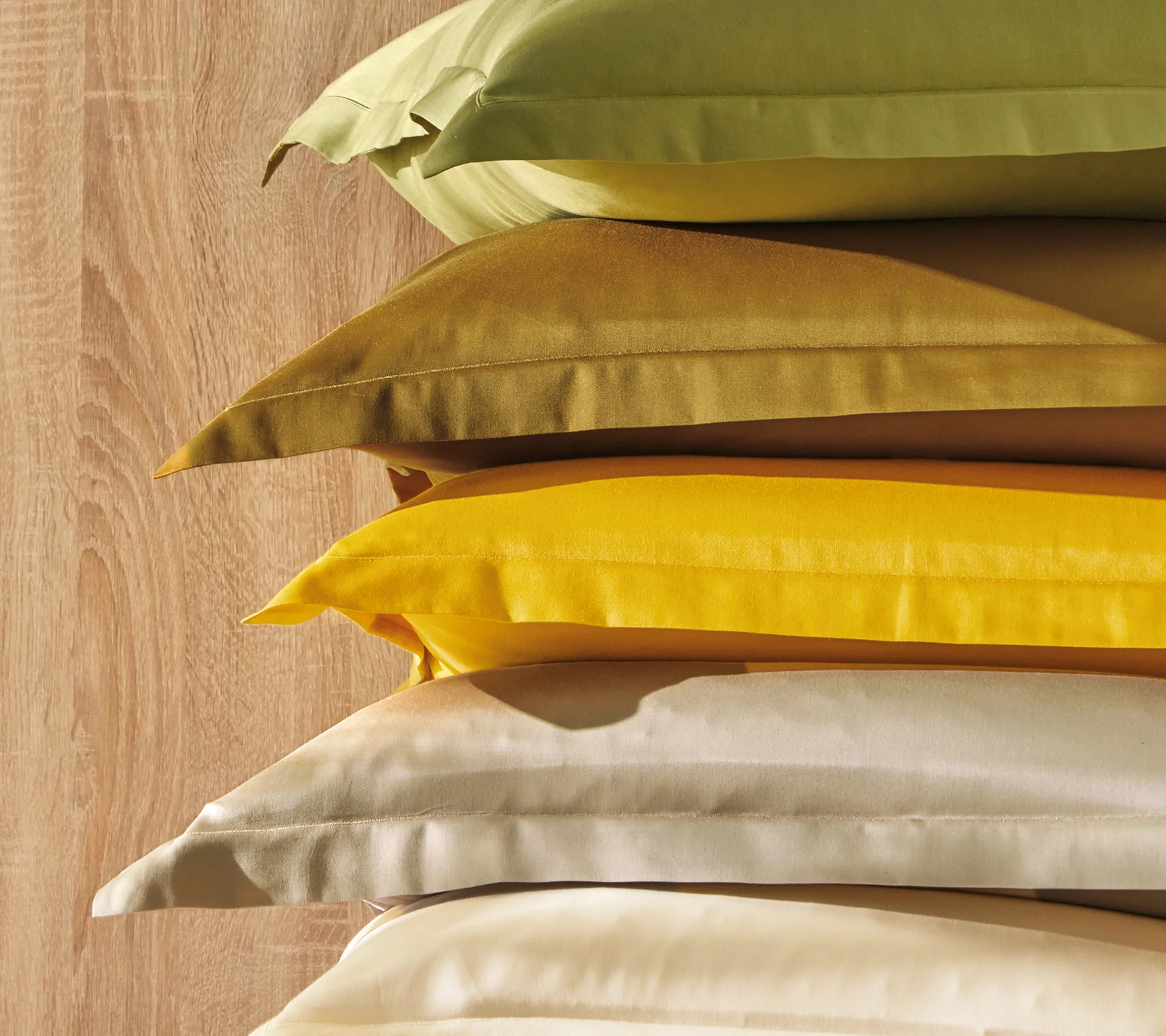 DRAP UNI SATIN JAUNE IMPERIAL