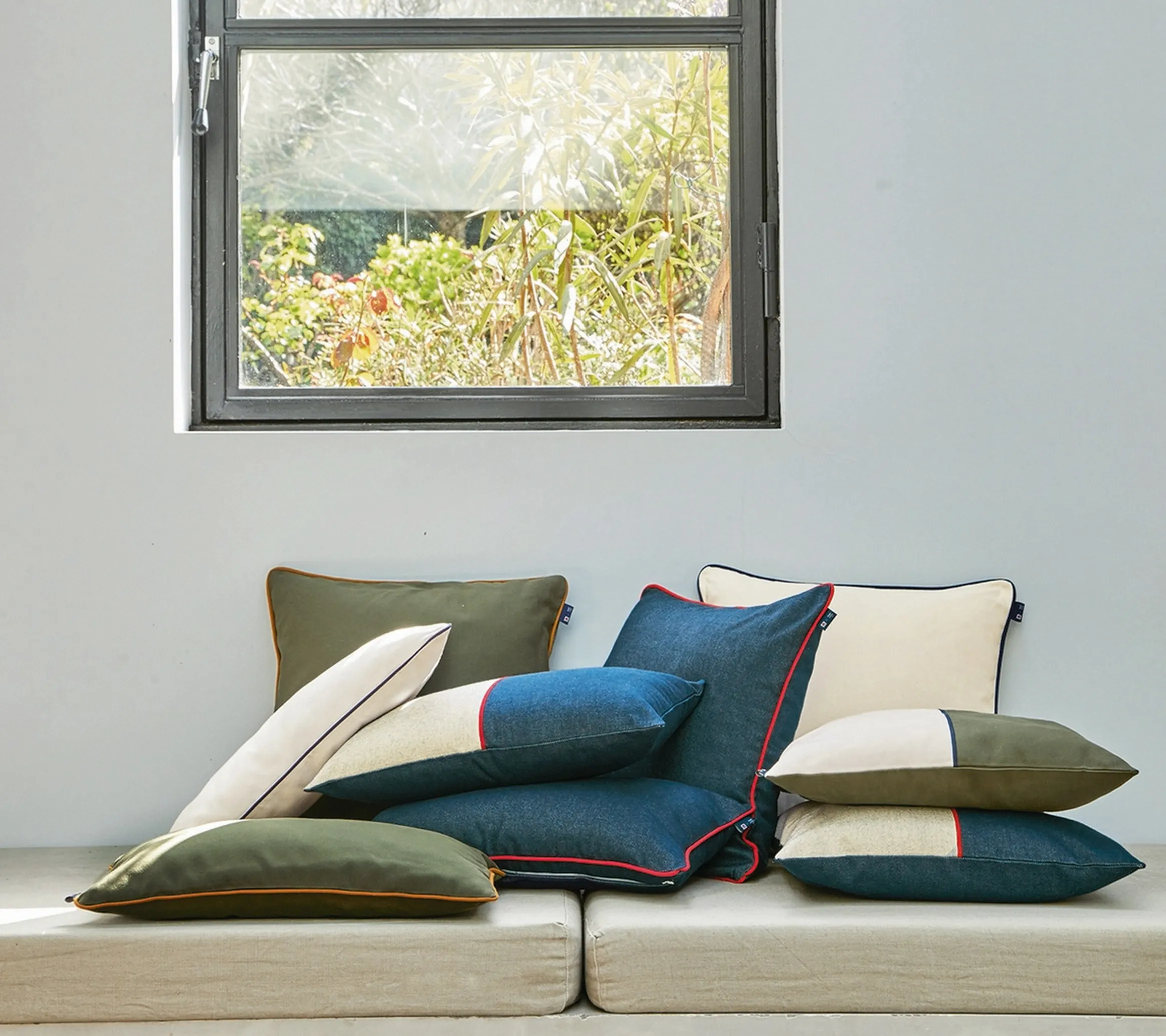 ENSEMBLE ENVELOPPE COUSSIN BICOLORES INDIGO