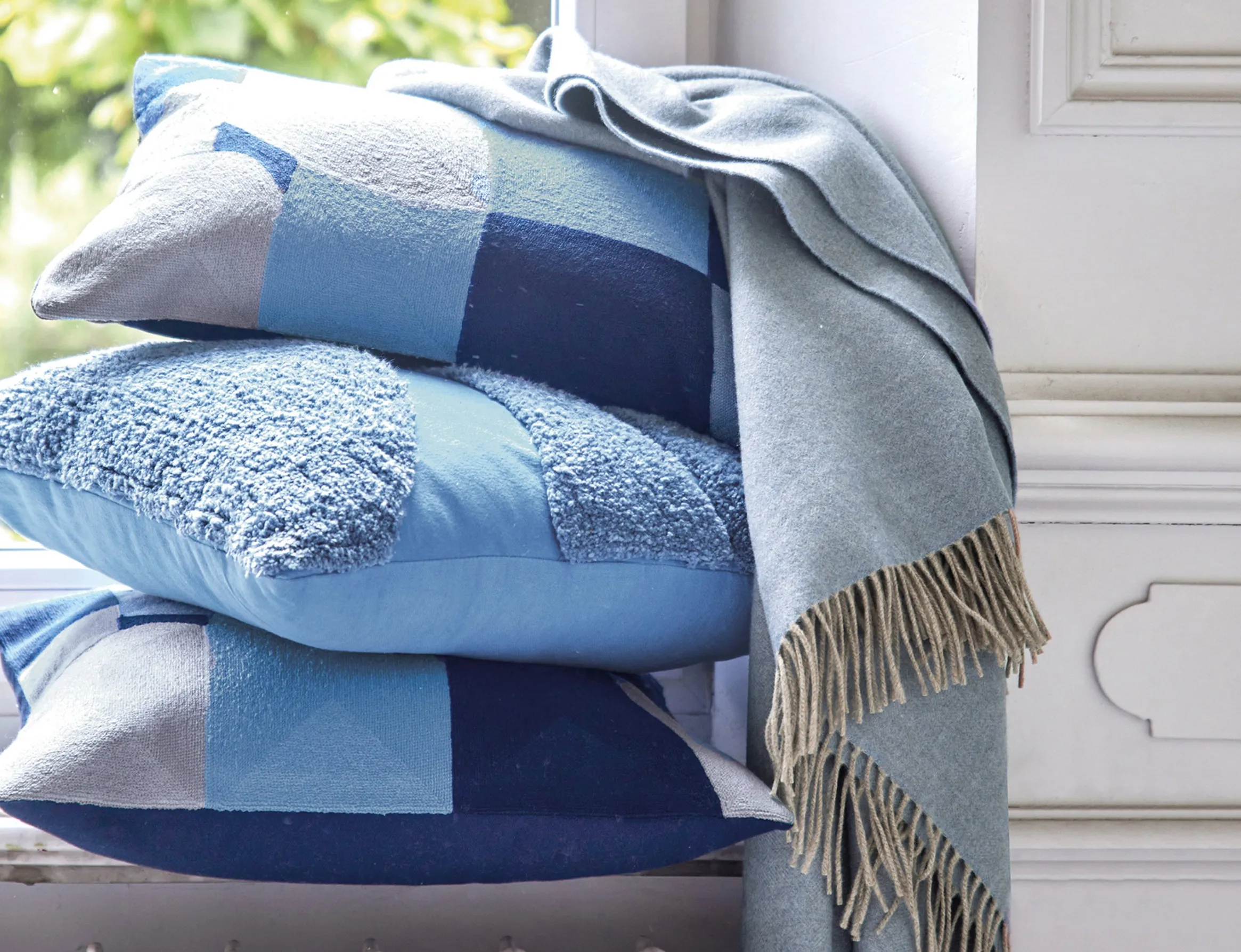 ENSEMBLE ENVELOPPE COUSSIN GRAPHICO NAVY